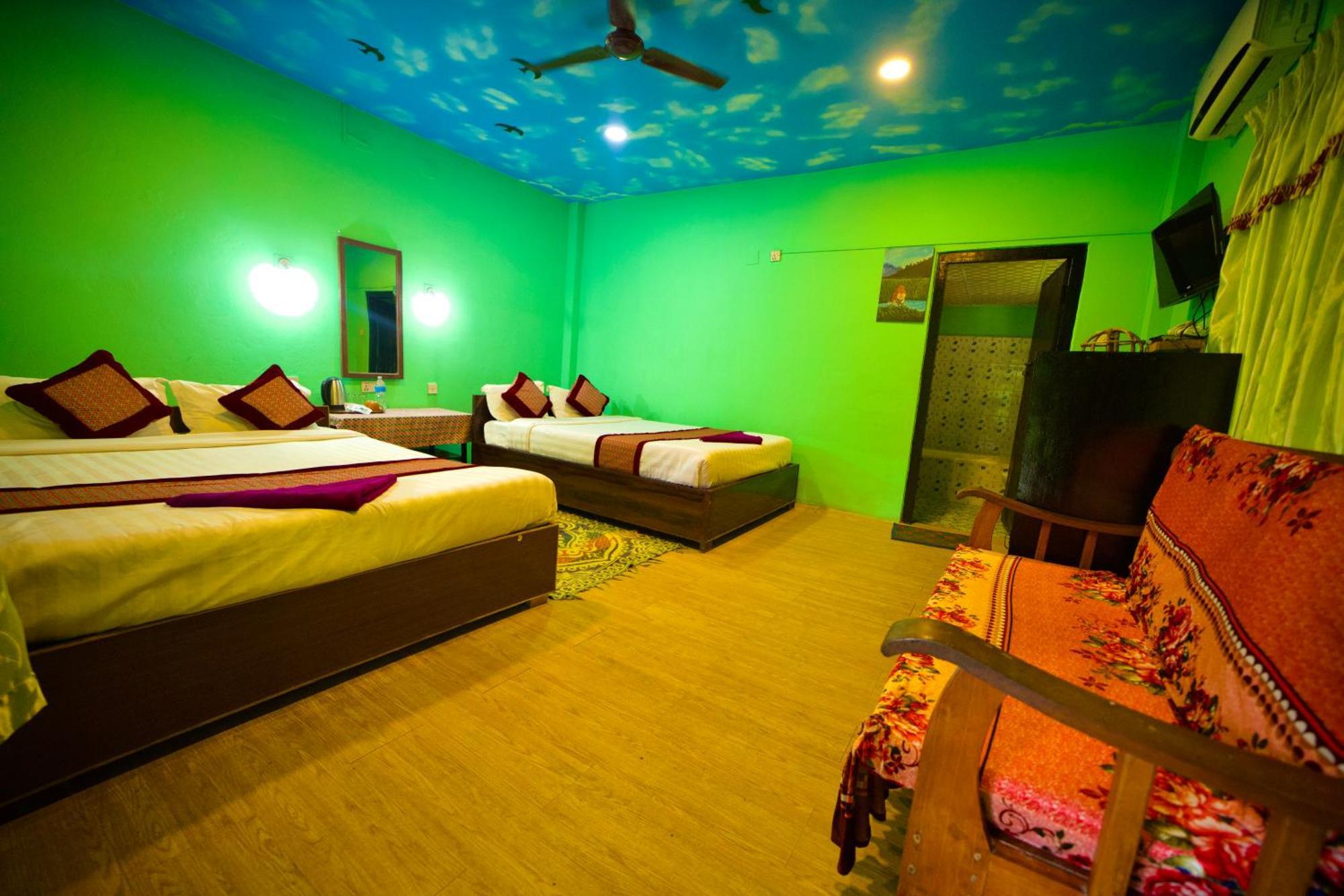 Chitwan Gaida Lodge - Animal Lovers & Birdwatchers Paradise Sauraha Exterior foto