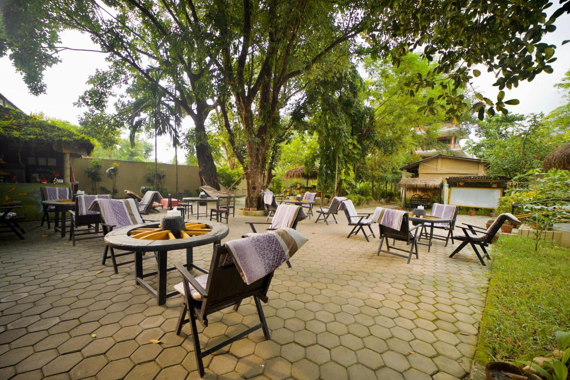 Chitwan Gaida Lodge - Animal Lovers & Birdwatchers Paradise Sauraha Exterior foto