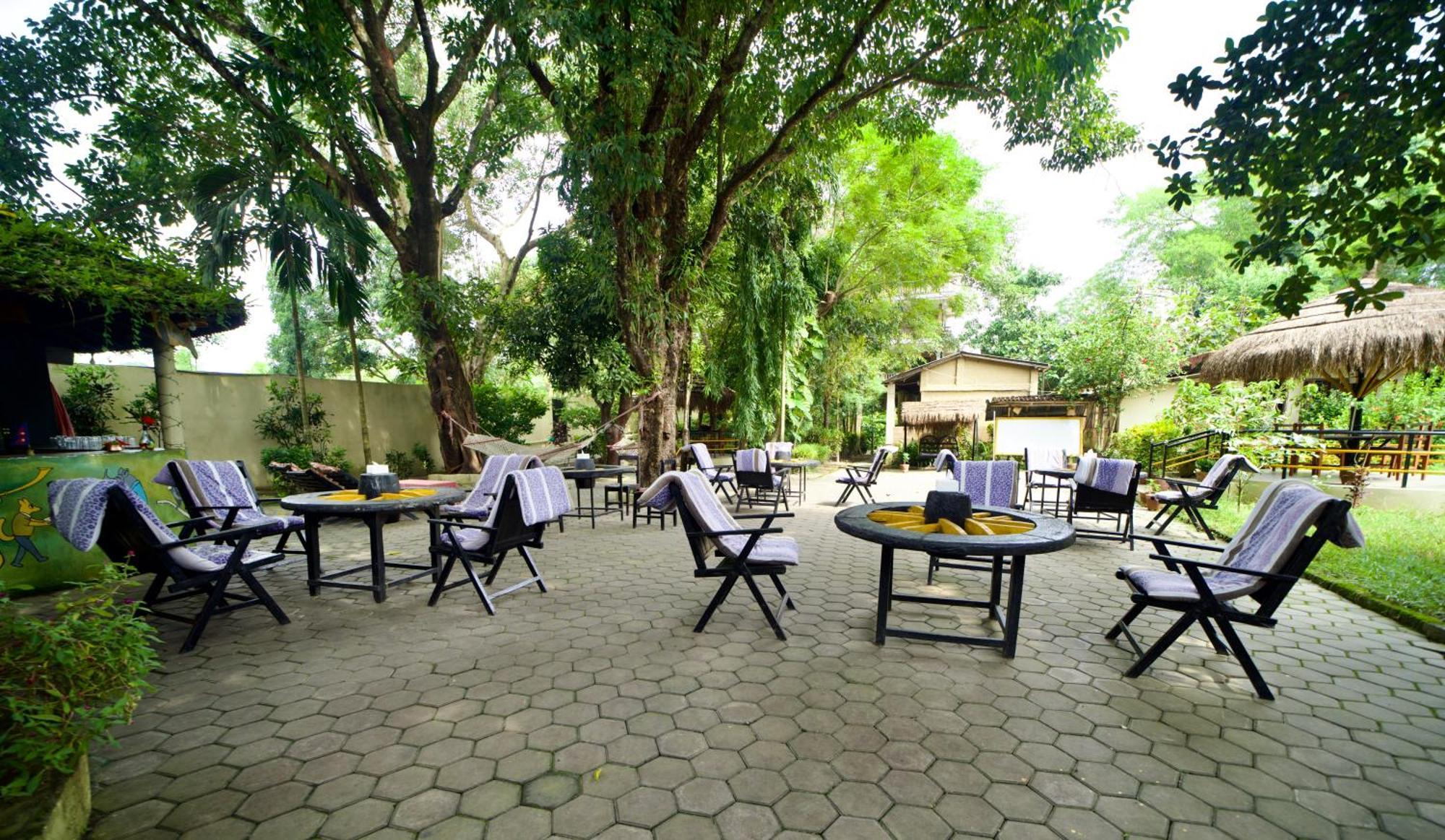 Chitwan Gaida Lodge - Animal Lovers & Birdwatchers Paradise Sauraha Exterior foto